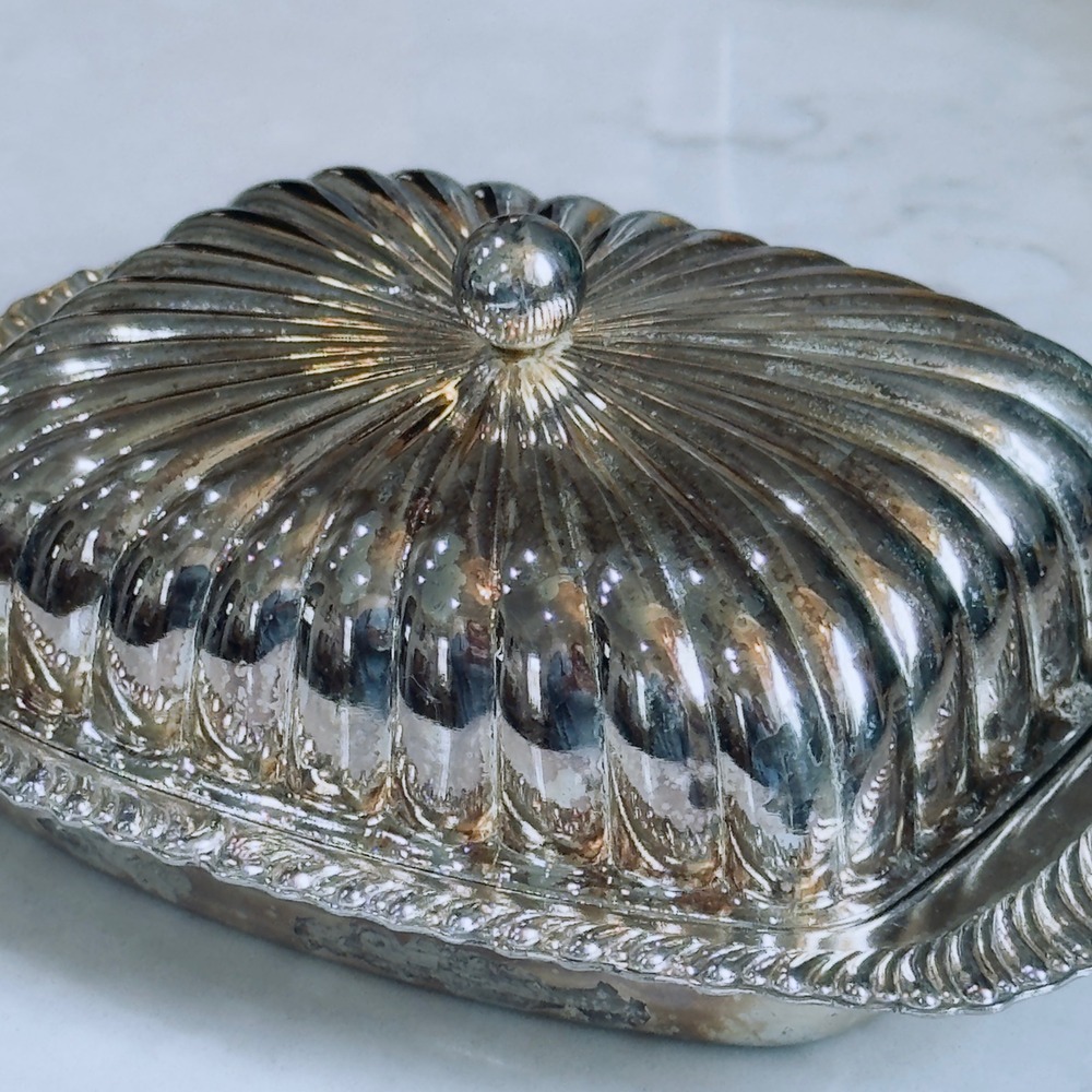 Vintage Silver Plated Gadroon Butter Dish with Glass Liner Fluted Dome Lid Good - Picture 7 of 14